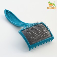 The brush is a large packer soft with drops, a base of 68 x 48 mm, turquoise
