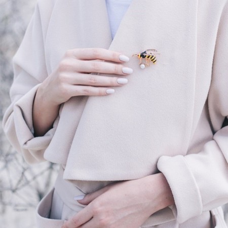 Brooch "Bee" with bead, color in gold-3