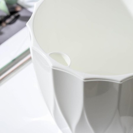 Kashpo for flowers with an insert “flute”, 1.9 l, white color-2
