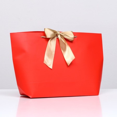 Gift package with a tape of 30 x 27.5 x 12 cm "Red"