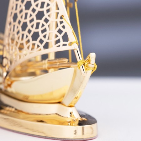 Souvenir ship on the stand sailboat 11cm-1