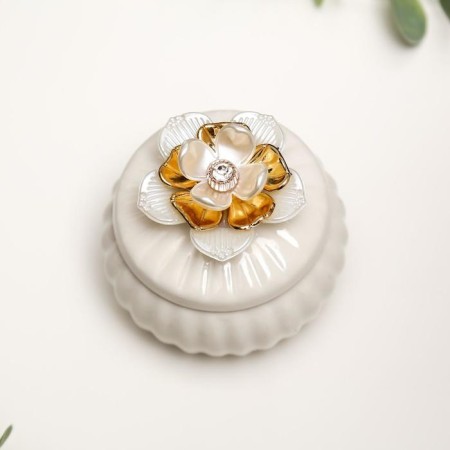 Coramics Coramics "White Lilia with Gold" 7x8x8 cm-1