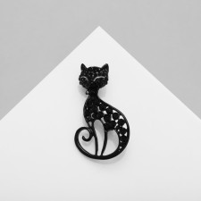 Brooch 