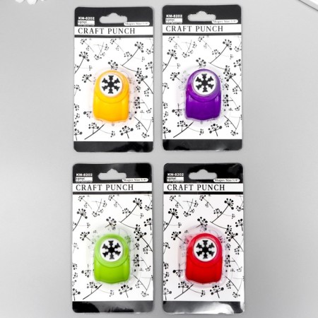 Figure hole pine d. 1.5 cm snowflake 3.5*4*4 cm mix-4