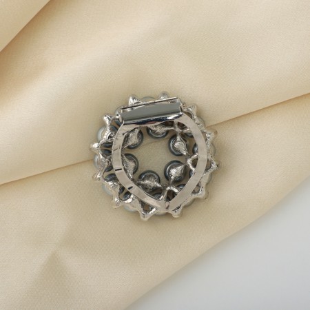 Pearl clip for the scarf, the color is gray in silver-4