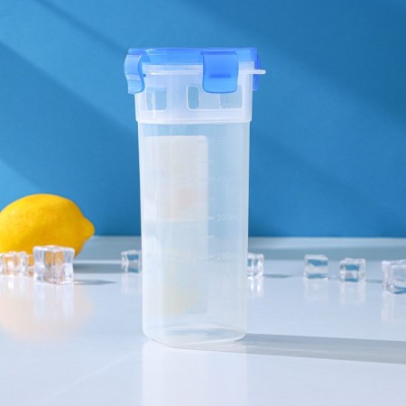 A liquid container with an infuser, 500 ml, 8 × 17.5 cm-1