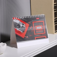 Calendar desktop house with a cursor 