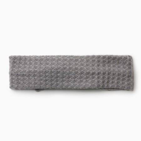 A bandage on the head of a baby I am a “bow”, a clear gray one. Rr. 46-48-1