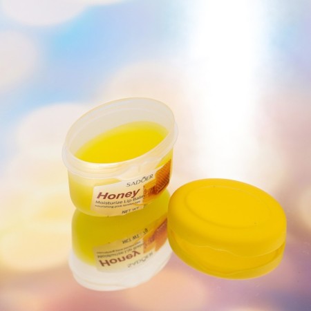 Balm for cracked lips with honey-1