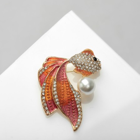 Brooch "Fish", colored in gold