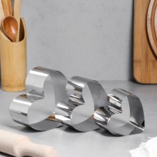 A set of baking forms and calculations 