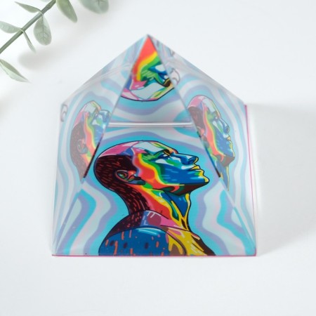 Souvenir glass pyramid "I carry light" 6x6x6 cm-2