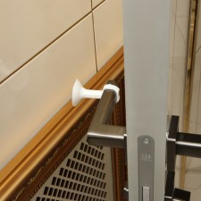 Дверной ограничитель LOCKLAND на ручку, d=18 мм, h=68 мм, цвет белый