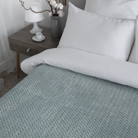 The blanket was valid, the size is 220x240 cm, the color is mint-1