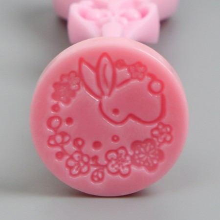 Printing for wax with a plastic handle "Bunny and Flower Wreath" 2.5 cm-1