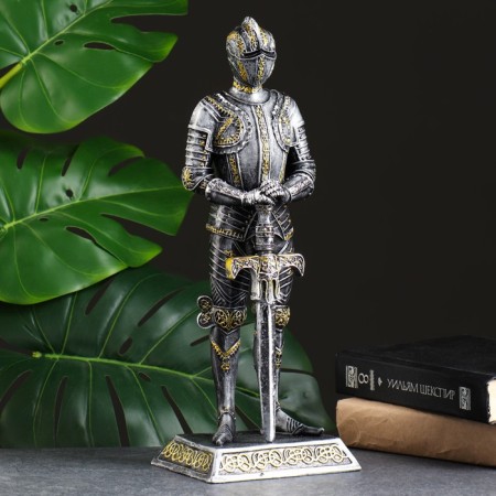 Figure "Knight" 11x13x38cm
