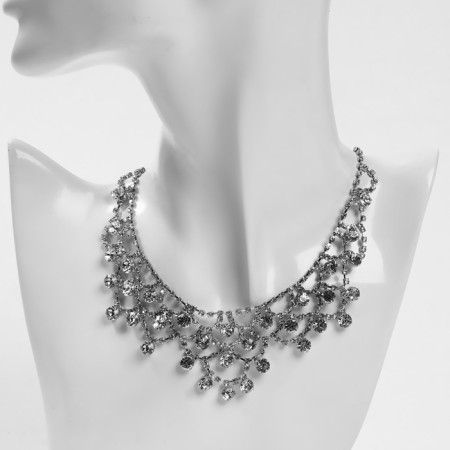 Hollywood necklace circles in patterns, white color in silver, 30 cm