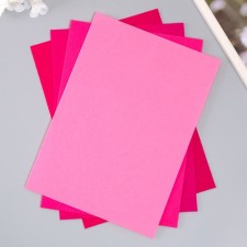 A set of hard felt 