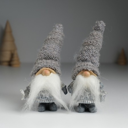 Suvenir Polystone "Santa Claus in a gray knitted cap, with a star" MIX 5x3.5x13 cm