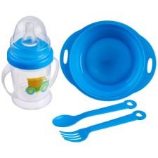 A set of children's dishes 