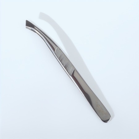 Pinzet is bent, wide, 8.5 cm, on the blist, the color is silver, B-5561-S-4