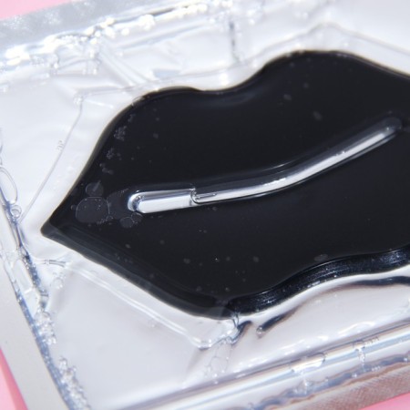 Lip patch with black pearls-1