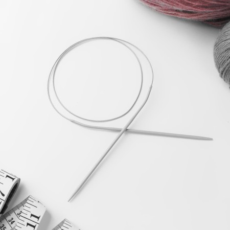 The knitting needles are circular, for knitting, with Teflon coating, with a metal cable, D = 3 mm, 14/80 cm-1
