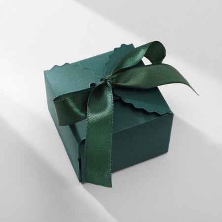 Box Gift "Surprise" 6 × 6, emerald