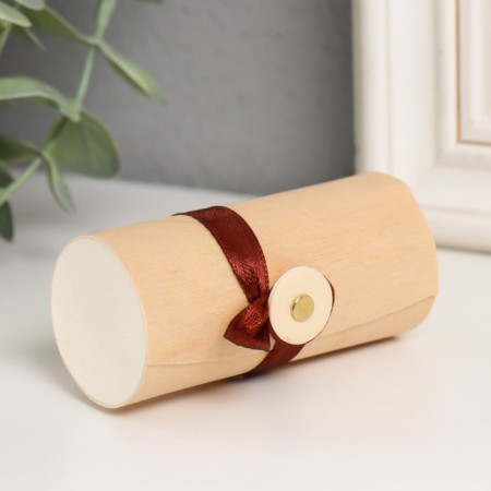Casket wood under painting Tubus "Thin Leaf" with a button of 3.5x3.5x7.5 cm