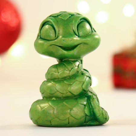 Figure "Snake Rubin" light green, 6x5cm