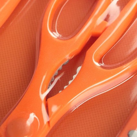 A set of kitchen supplies, 5 objects: knives 7.5 cm, 12.5 cm, 17.5 cm, scissors, board 29 × 20 cm, color mix-4