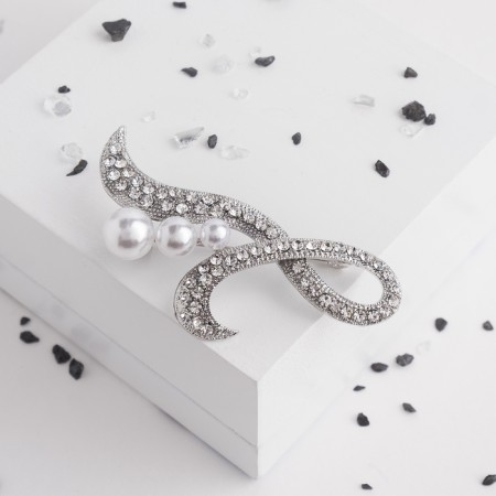 Brooch "Pearl Lilia", white color in silver