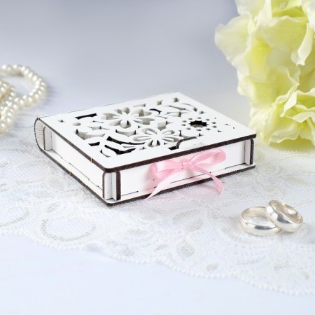 Casket for the ring "Flower", white, 10x9.5x2.6 cm