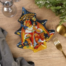 A plate in the form of a Christmas tree 
