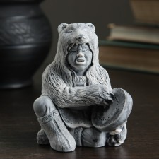 Сувенир "Шаман в шкуре медведя с бубном" 8,5см