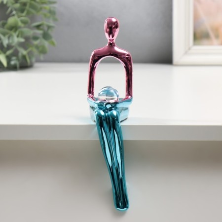 Polystone souvenir "Man with a ball" pink-blue 5.6x9x23 cm