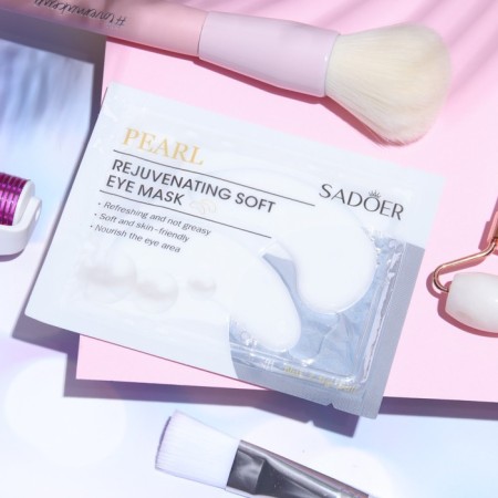 Eye patches with pearl extract