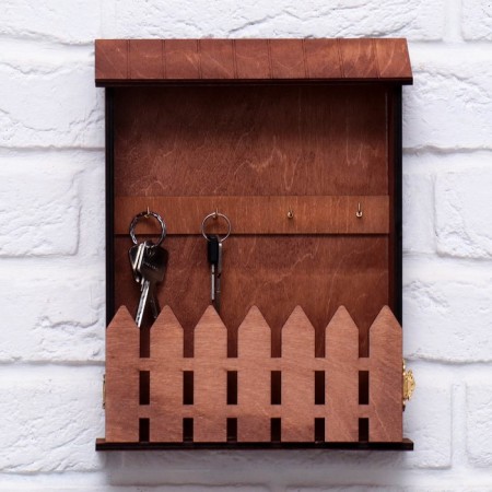 The key a wall -mounted “pocket”, a gate, 22.5 x 30 x 5.7 cm.
