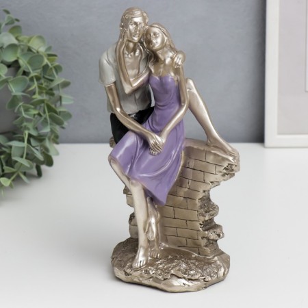 Polystone souvenir "Romantic couple on a brick hedge" 23.5x14.5x8 cm