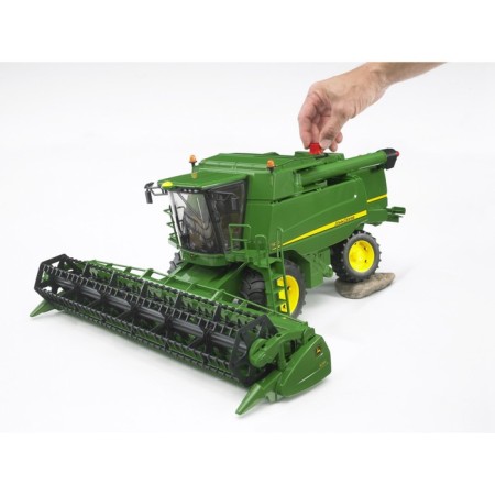 John Deere T670i combine-8
