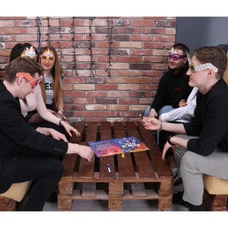 Fascinating board game "Who am I?" 6 glasses, 2 laid -erased markers, sand clock 1 min-7