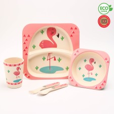 A set of children's bamboo dishes 