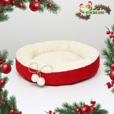 Snowflake lynchist, 56 x 46 x 13 cm, red