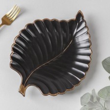 Ceramic serving dish 