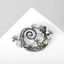 Brooch 