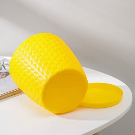 Pot for flowers with the Podon "Rotan", 2 l, the color is yellow-2