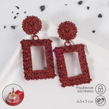 Caribbean metal earrings are large, the color is red