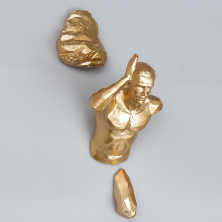 Polystone souvenir "To meet the Victory" right, gold 26.7x17 cm-2
