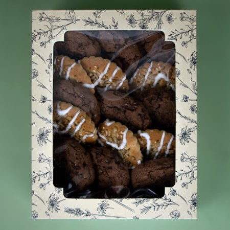 The box is self-assembly, the lid is, with the window, the “floral flight” is 18 x 15 x 5 cm-3