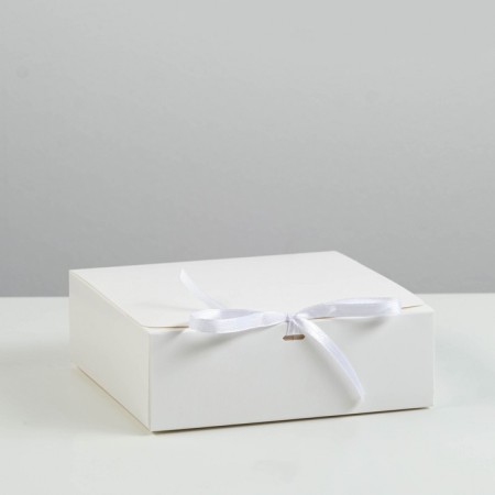 The box is folding, white, 15 x 15 x 5 cm